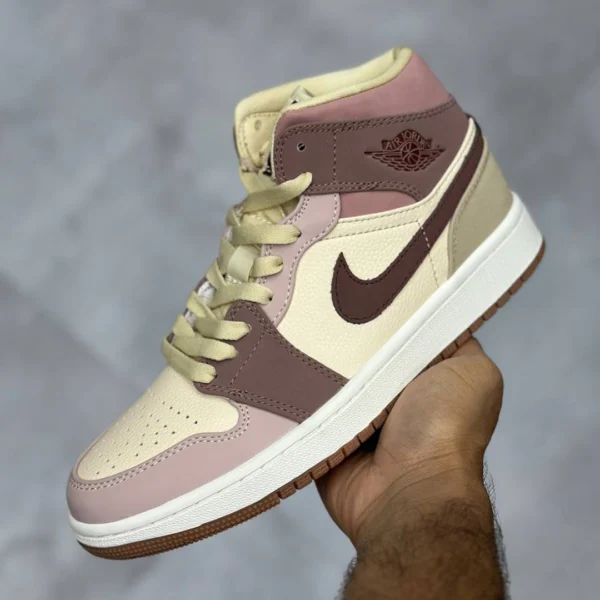 کفش جردن وان مید کرم قهوه‌ای کالباسی Jordan 1 Mid SE Dark Pony Smoky Mauve