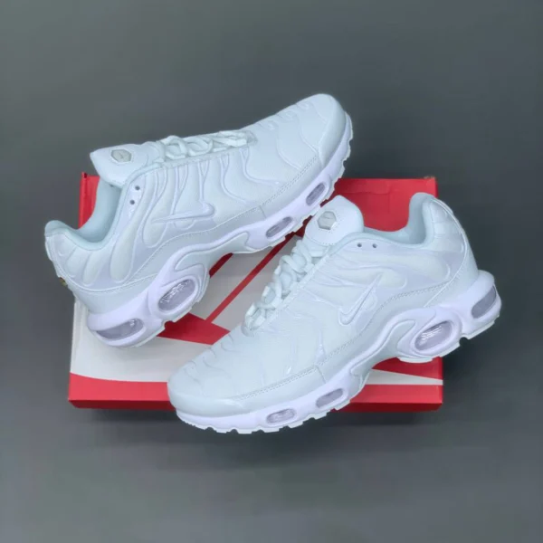 کفش نایک TN ایرمکس پلاس سفید Nike TN Air Max Plus DM2362-100