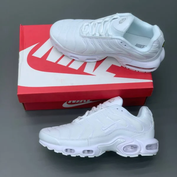 کفش نایک TN ایرمکس پلاس سفید Nike TN Air Max Plus DM2362-100