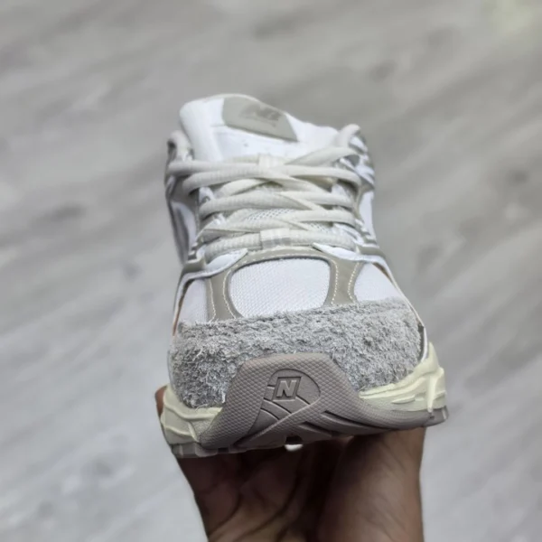 کفش نیوبالانس 530 سفید خاکی New Balance MR530HX