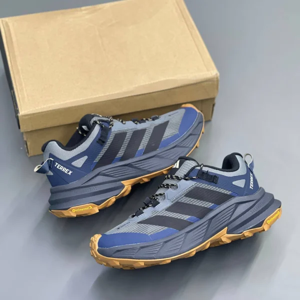 کفش پیاده‌روی آدیداس ترکس فری‌هایکر اس‌ال گورتکس سرمه‌ای Terrex Freehiker SL GORE-TEX
