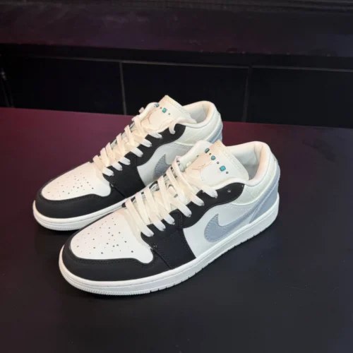 کفش کتونی زنانه و مردانه نایک ایر جردن ۱ لو تورکویز استون Nike Air Jordan 1 Low Turquoise Stone