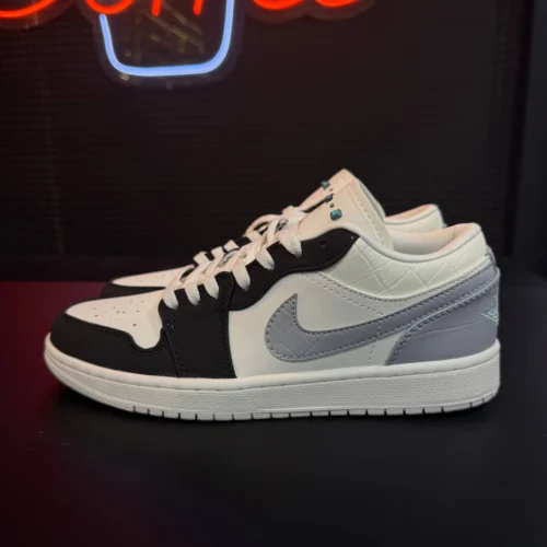 کفش کتونی زنانه و مردانه نایک ایر جردن ۱ لو تورکویز استون Nike Air Jordan 1 Low Turquoise Stone