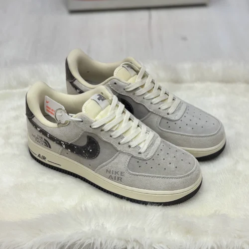 کفش کتونی زنانه و مردانه نایک ایرفورس 1 نورث فیس کاستوم Nike Air Force 1 X NORTH FACE - تصویر 3