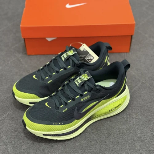 کفش کتونی مردانه نایک ومرو ایر زوم گورتکس ضدآب جی تی ایکس Nike Air Zoom Running Vomero 18 GTX