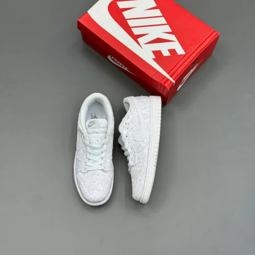 کفش کتونی مردانه نایک دانک لو وایت پیزلی Nike Dunk Low White Paisley