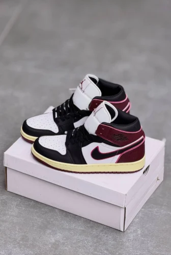 کفش کتونی نایک ایر جردن 1 ساقدار مشکی بنفش بوردو Nike Air Jordan 1 Bordeaux