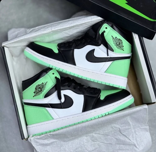کفش کتونی نایک ایر جردن 1 مشکی سبز گرین گلو Nike Air Jordan 1 Retro High OG Green Glow